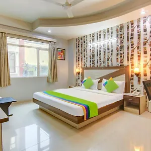 Treebo Rockwell Plaza Hotel